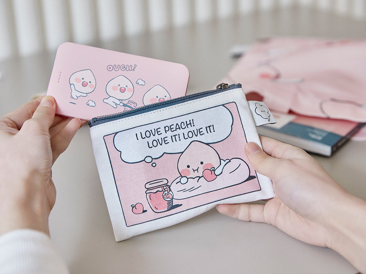 MiniPochette Apeach Pouch