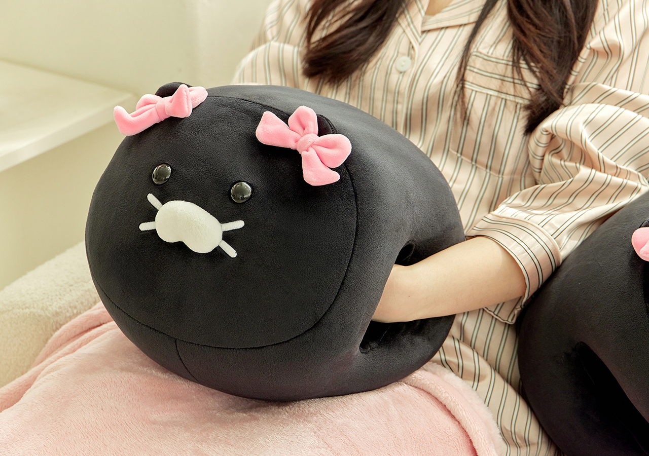 Black Cushion