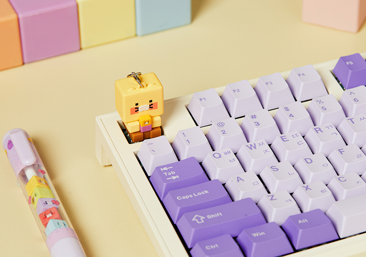 LED Cap Figurine Keychain Chunsik