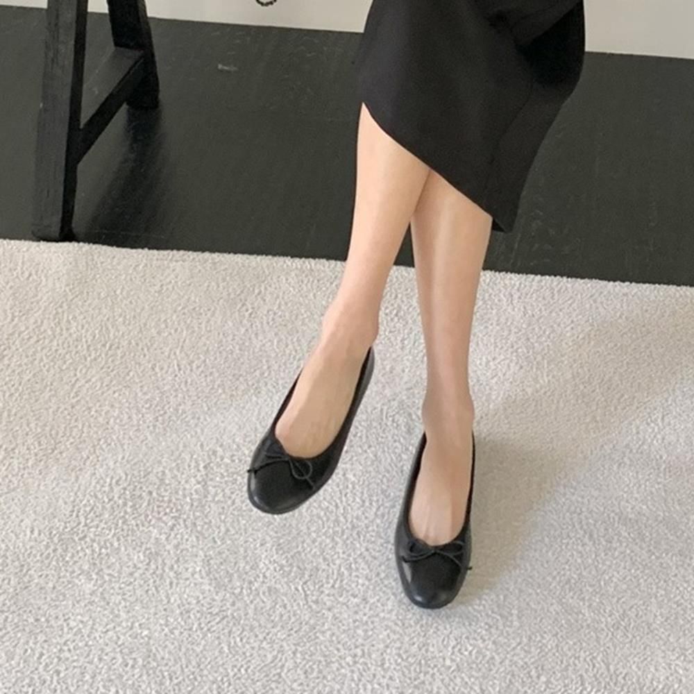 コーディ フラットシューズ秋の女性ローファーパンプス フラット靴の基本