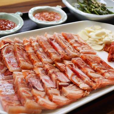 [톡딜] 장순필 마늘 통편육 300g 3봉 (14,900원/무료)