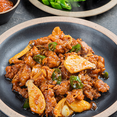 [톡딜]100% 닭다리살 찜닭, 고추장 제육볶음 500g+500g 외 (12,900원/무배)