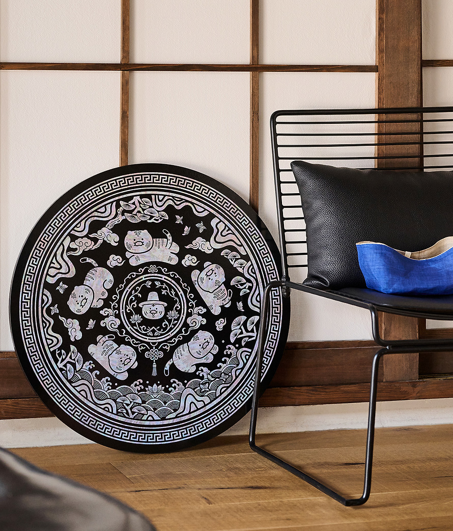 Mother-Of-Pearl Mini Table Yetnal Yetchun Mother-of-pearl Table - Kakao Friends