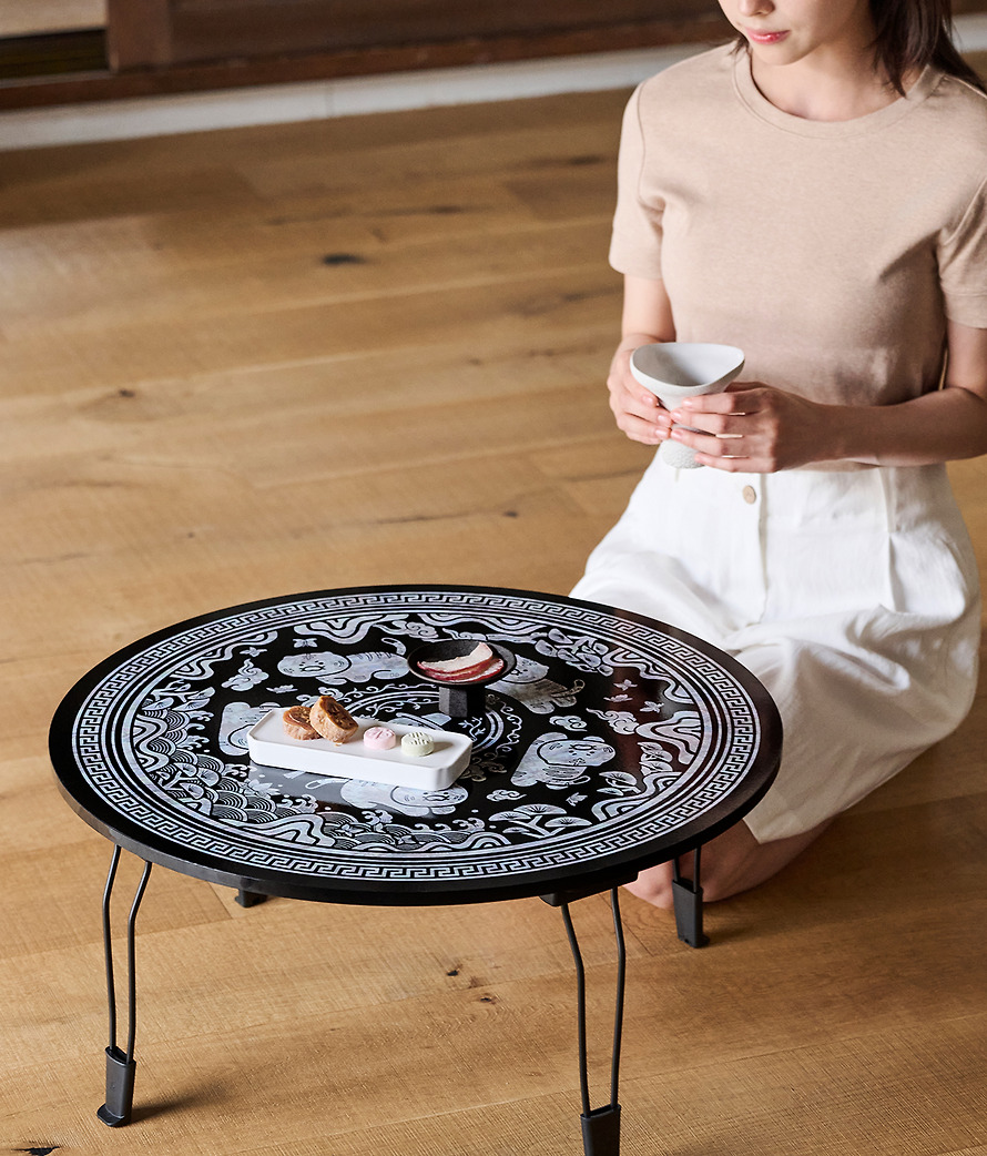 Mother-Of-Pearl Mini Table Yetnal Yetchun Mother-of-pearl Table - Kakao Friends