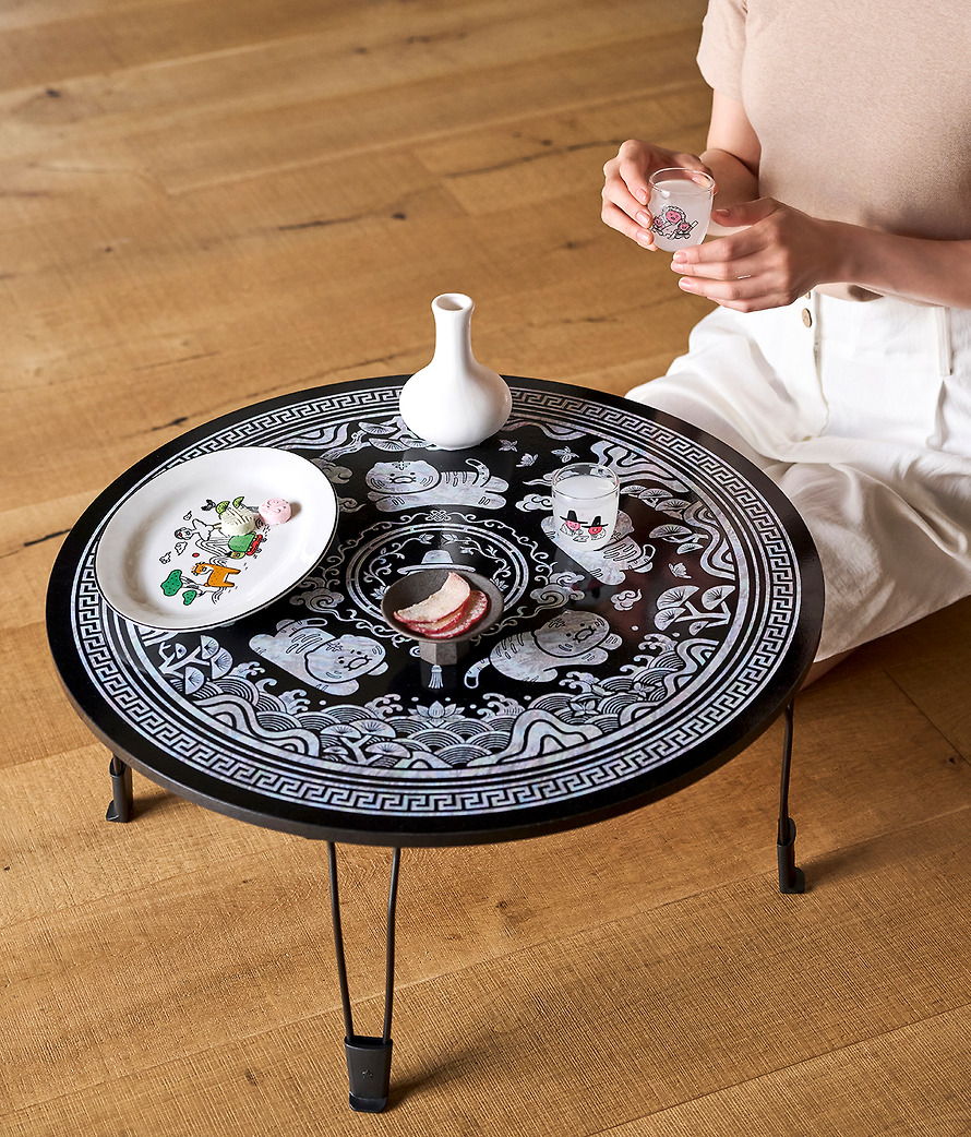 Mother-Of-Pearl Mini Table Yetnal Yetchun Mother-of-pearl Table - Kakao Friends