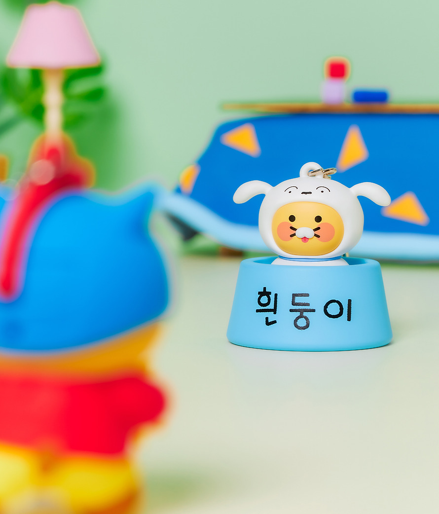 Clicker Keychain Shin-chan X Friends Shiro Chunsik - Kakao Friends